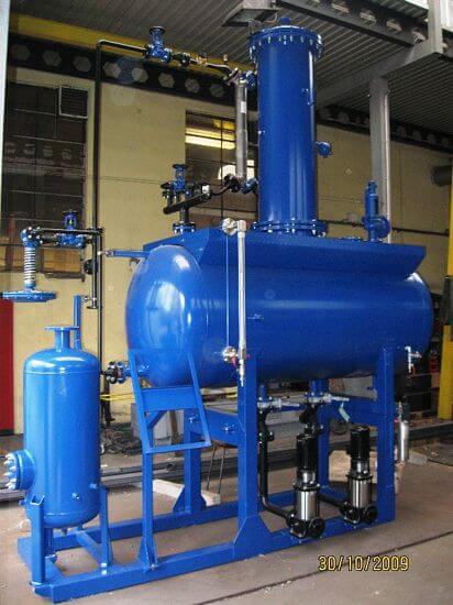 Integrated water preparation station with degassing column